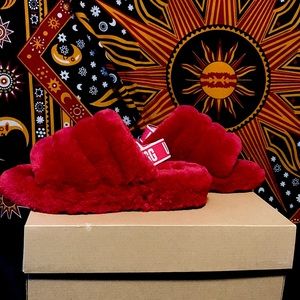 brand new, in great condition never worn red ugg slides